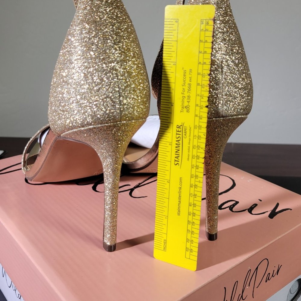 Wild Pair Glitter Gold Sandals 10.5 New In Original Box - Picture 3 of 6